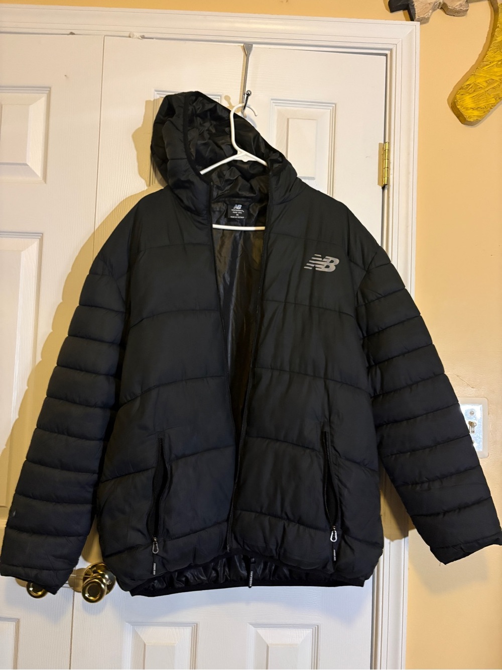 New Balance Men’s Medium Black Hooded Puffer Jacket Full Zip Insulated Coat